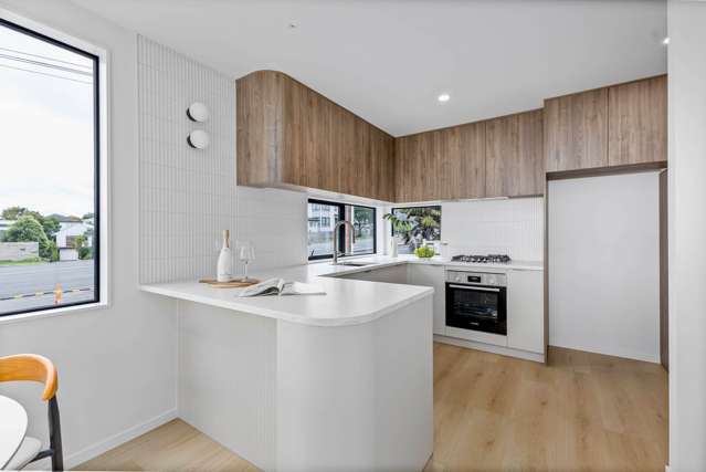 2/589A East Coast Road Browns Bay_3