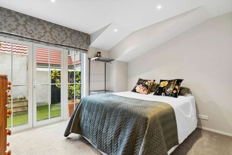 2/33 Ronaki Road Mission Bay_30