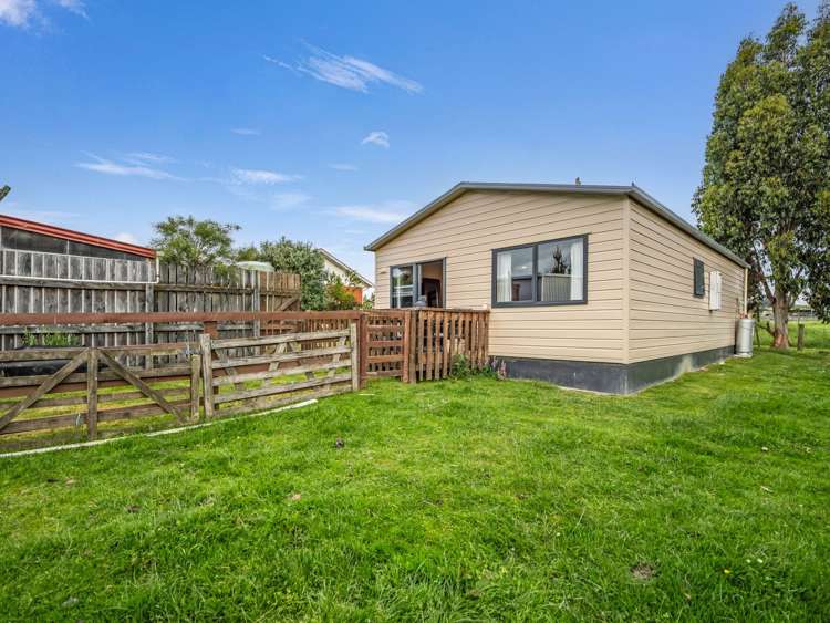 20 and 16 Main Road Owaka_14