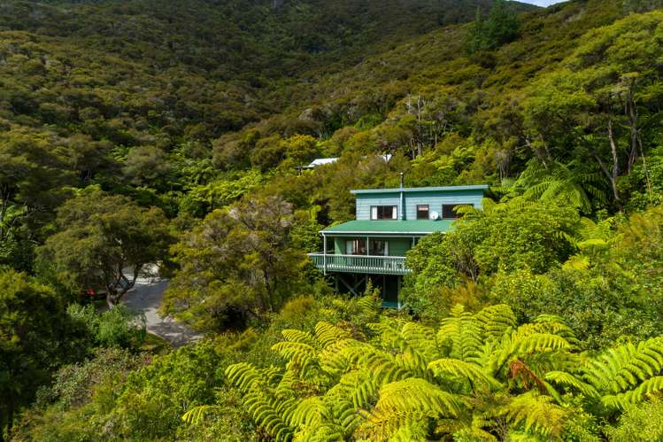 2932 Kenepuru Road Kenepuru Sound_0