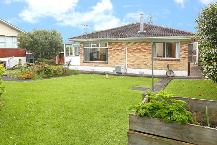 2/71 Royal View Road Te Atatu South_13