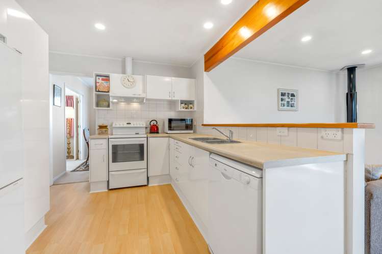5 Rene Place Sunnyhills_9