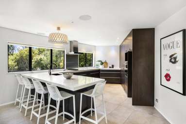 77B Waiatarua Road_2