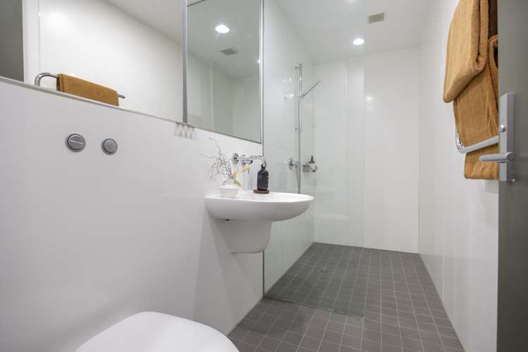 3b/12 Fisher-Point Drive Auckland Central_15