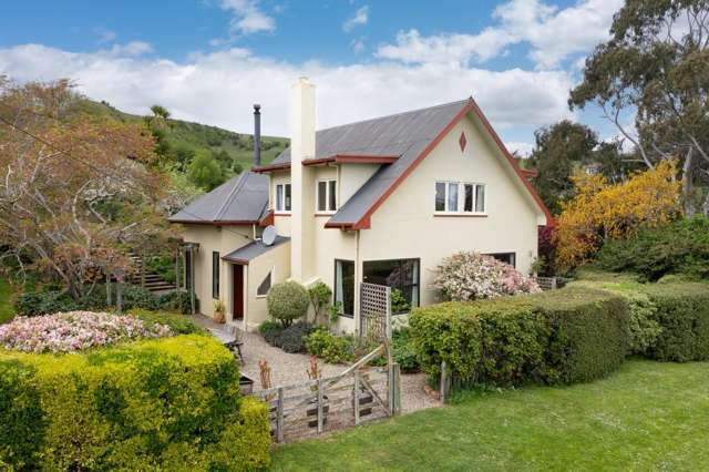 A Country Lifestyle Within Easy Reach