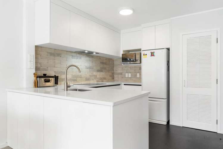 2/74 Wellington Street_1