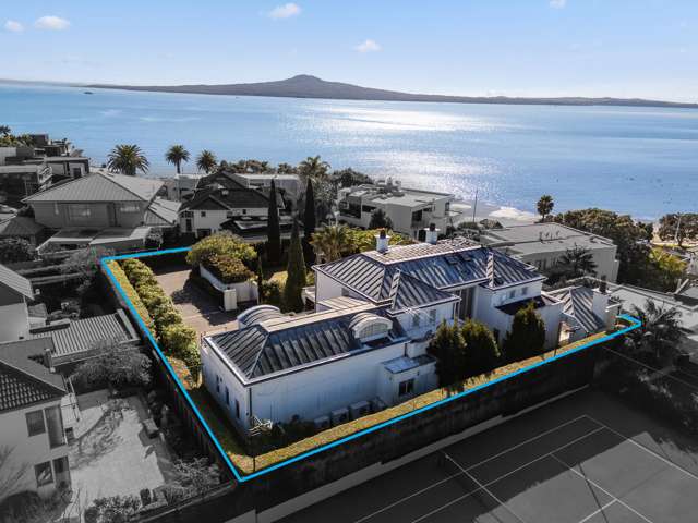 1,605m² of Blue-Chip Land. World-Class Views