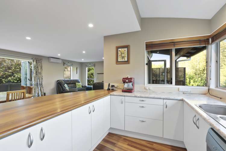 542d West Coast Road Oratia_11