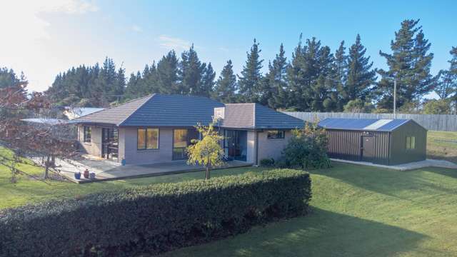 Leithfield family home with large shed!