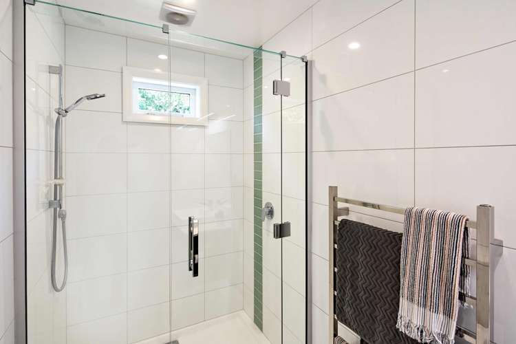 2 Huia Road Days Bay_16