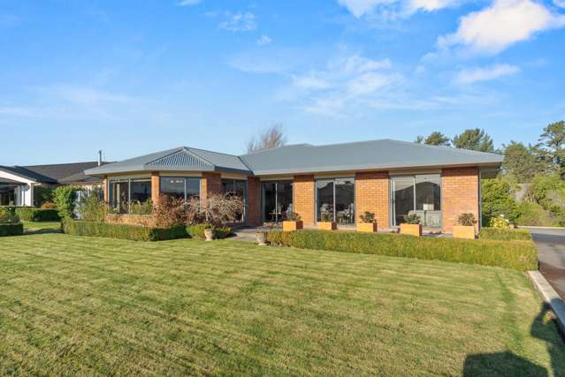 Easy Living near the Golf Course