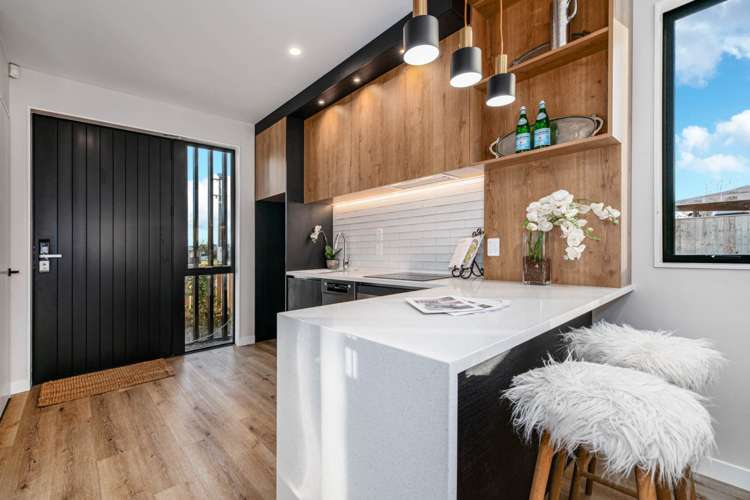 8/110 Beach Road Te Atatu Peninsula_3