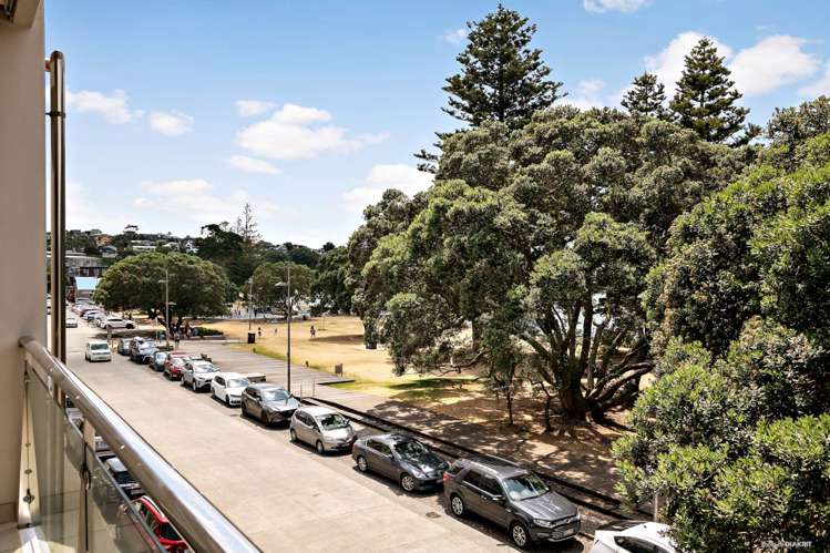 7/16 Beach Front Lane Browns Bay_16