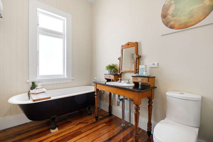 655 Grey Street Hamilton East_12