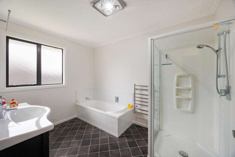 11 Majestic Way Kelvin Grove_13