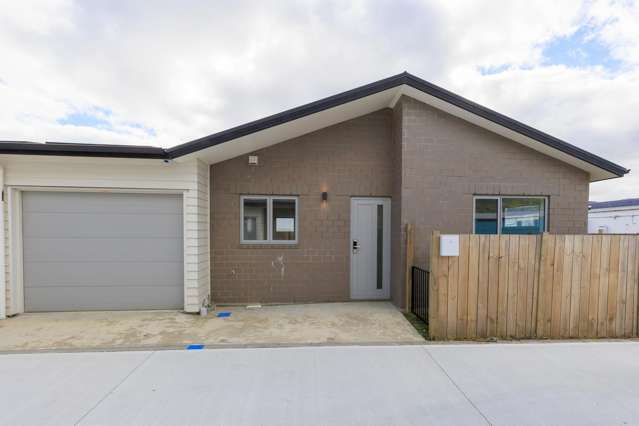 4/12 The Strand Wainuiomata_1
