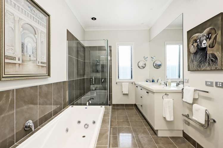 16 Hunter Drive Awatoto_13