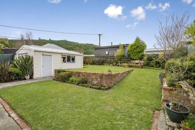 111 Hine Road Wainuiomata_2