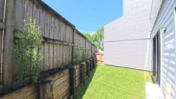 7C Titirangi Road New Lynn_13