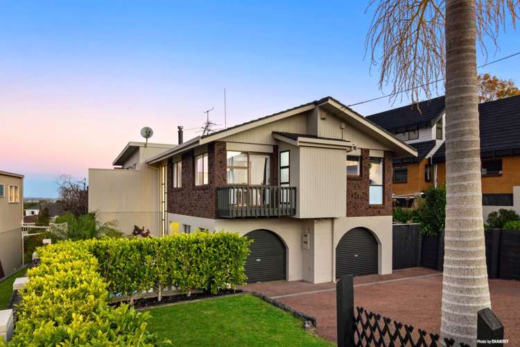 219 Royal Road Massey_0