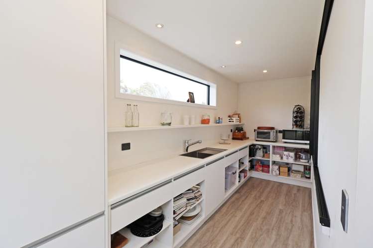 411 North Road Waikiwi_5