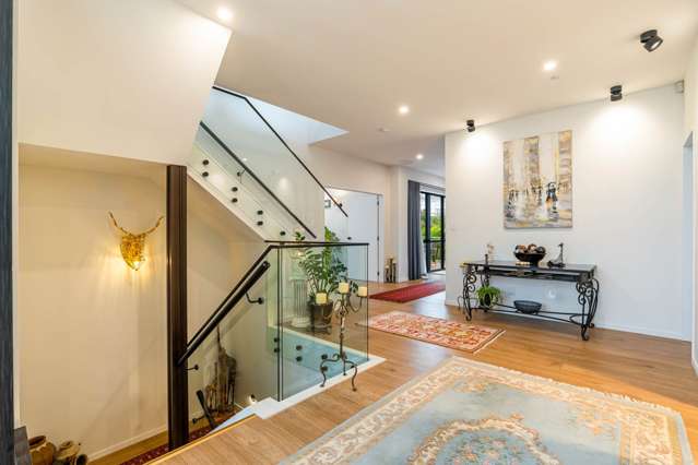 Large 366m² Home – Perfect for Extended Families
