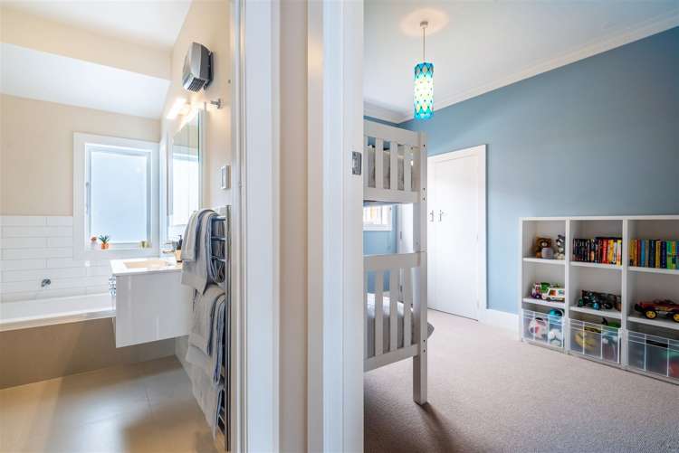 30 Old Lake Road Narrow Neck_16