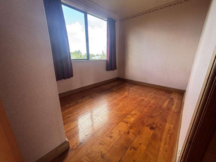 2/1 Gloria Avenue Te Atatu Peninsula_6