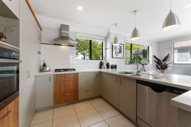 16 Voyager Drive Gulf Harbour_11