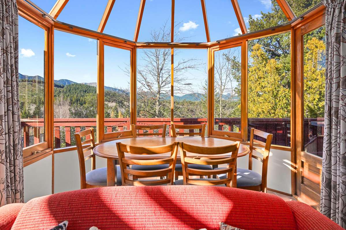 90 Chalet Crescent_1