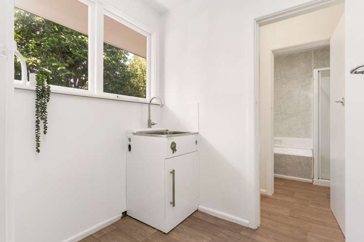 55 Woodbury Street Russley_19