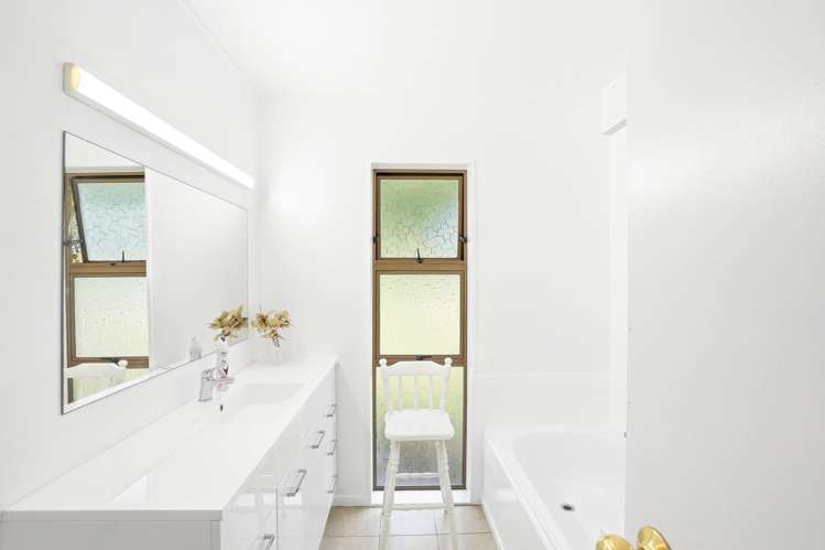 221 Point View Drive East Tamaki Heights_18