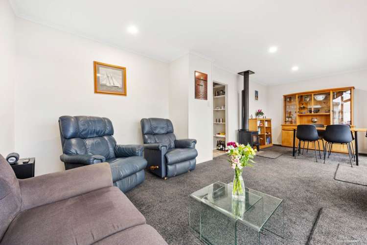 9a Piccadilly Circus Snells Beach_13