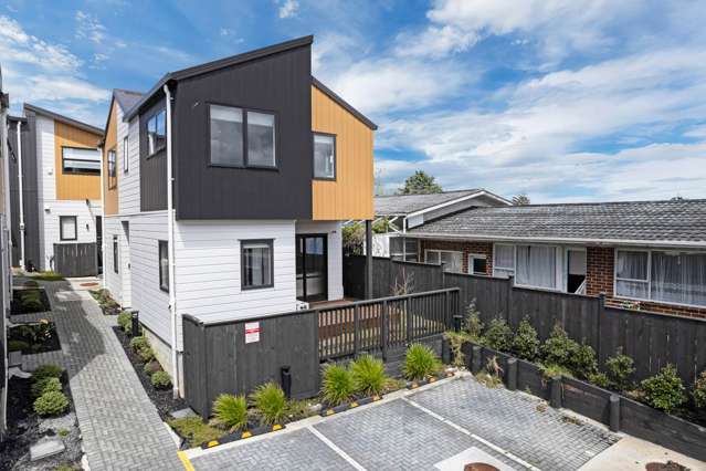 7/10 Newington Road Henderson_2