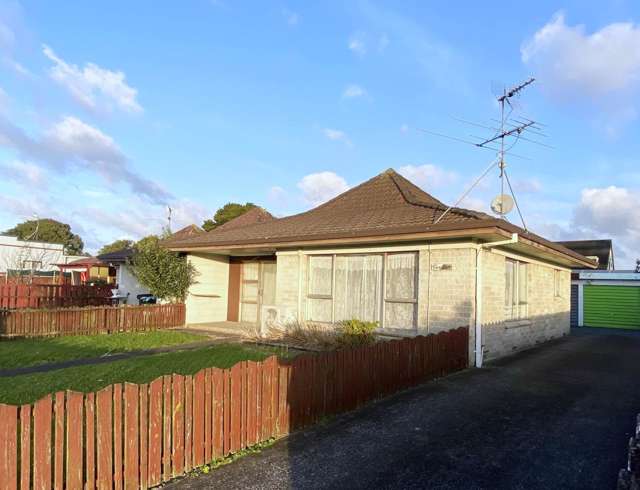2 Bedrooms Home in Manurewa - Handy Location