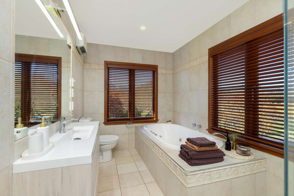 25 Clover Road West_3