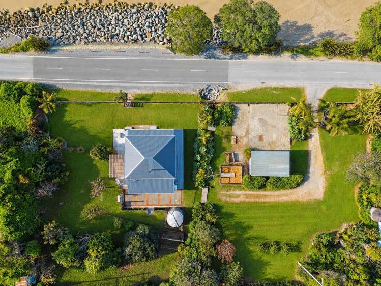 165 Beach Road Tokomaru Bay_22