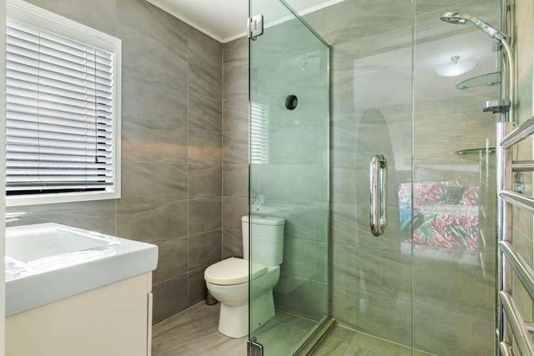 32 Holiday Road Stanmore Bay_16