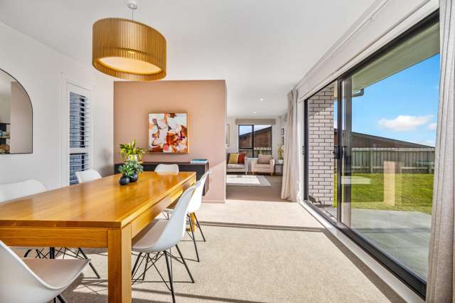 87 Cedarwood Street Woodridge_2