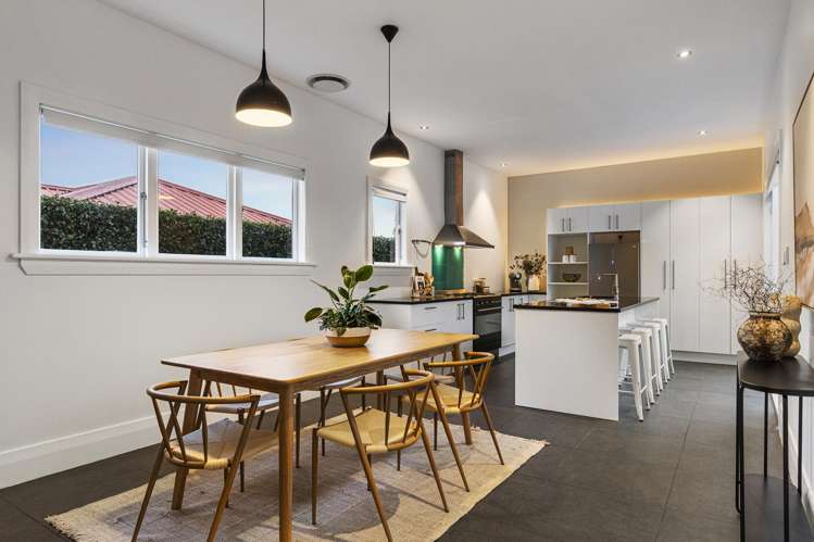 2/105 Lancaster Road Beach Haven_10