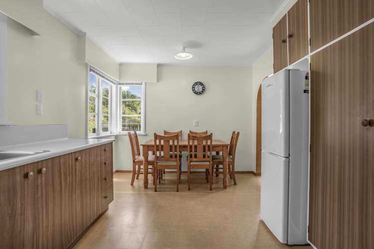 52 Dover Road Wainuiomata_7