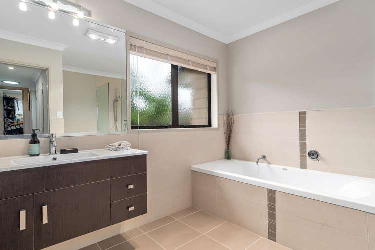 2 Crater Close Pyes Pa_15