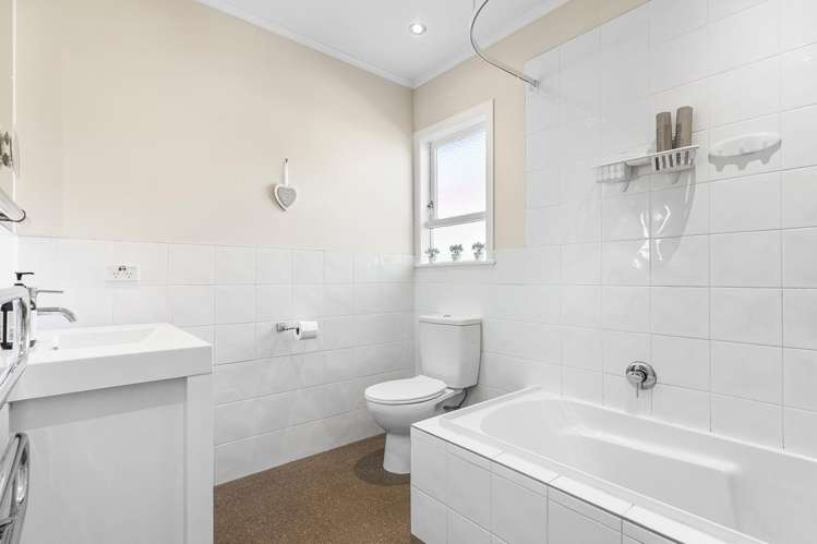 94 Tirimoana Road Te Atatu South_14