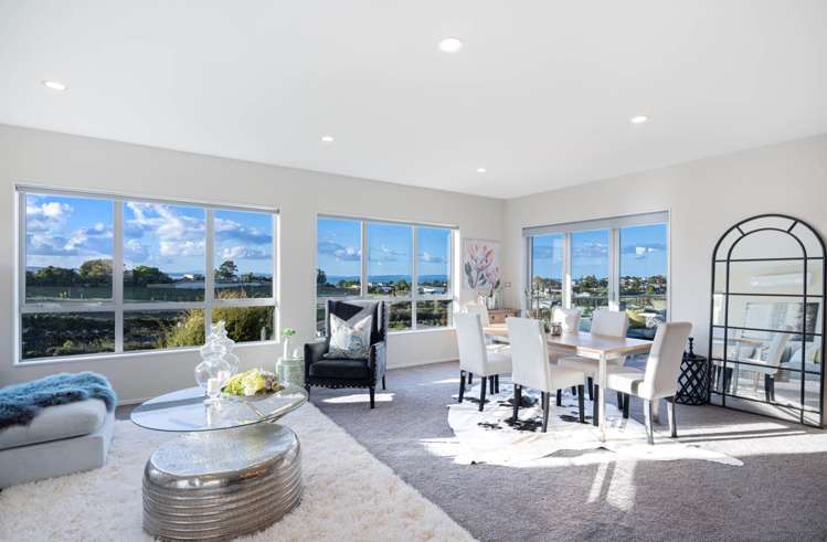 14 Ruth Craig Place Stanmore Bay_1