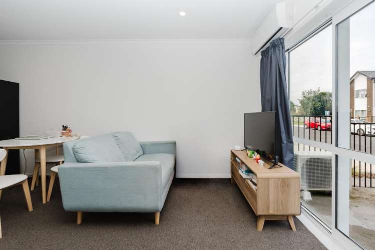 2/10 Burrows Place_5