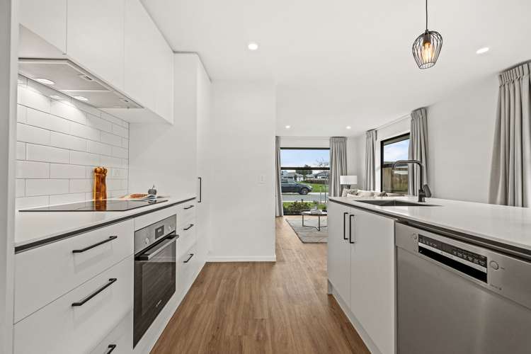 70 Crossley Ave_5