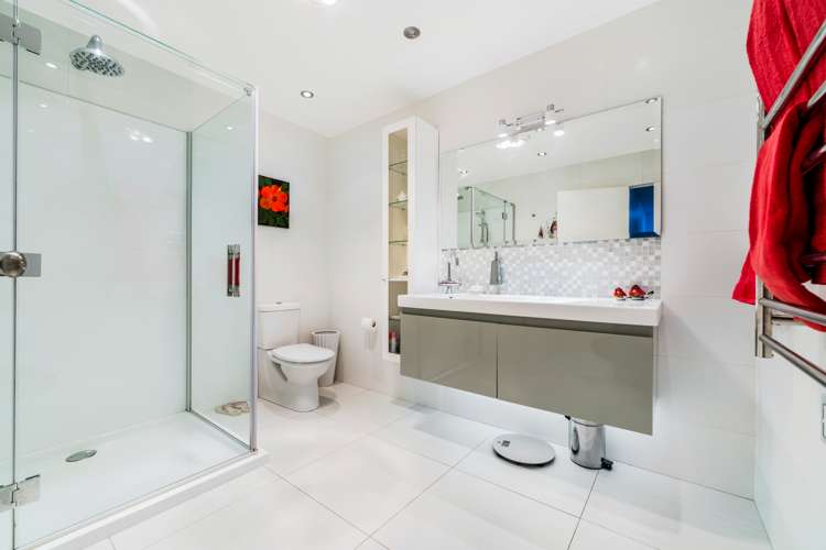 854 West Coast Road Waiatarua_13