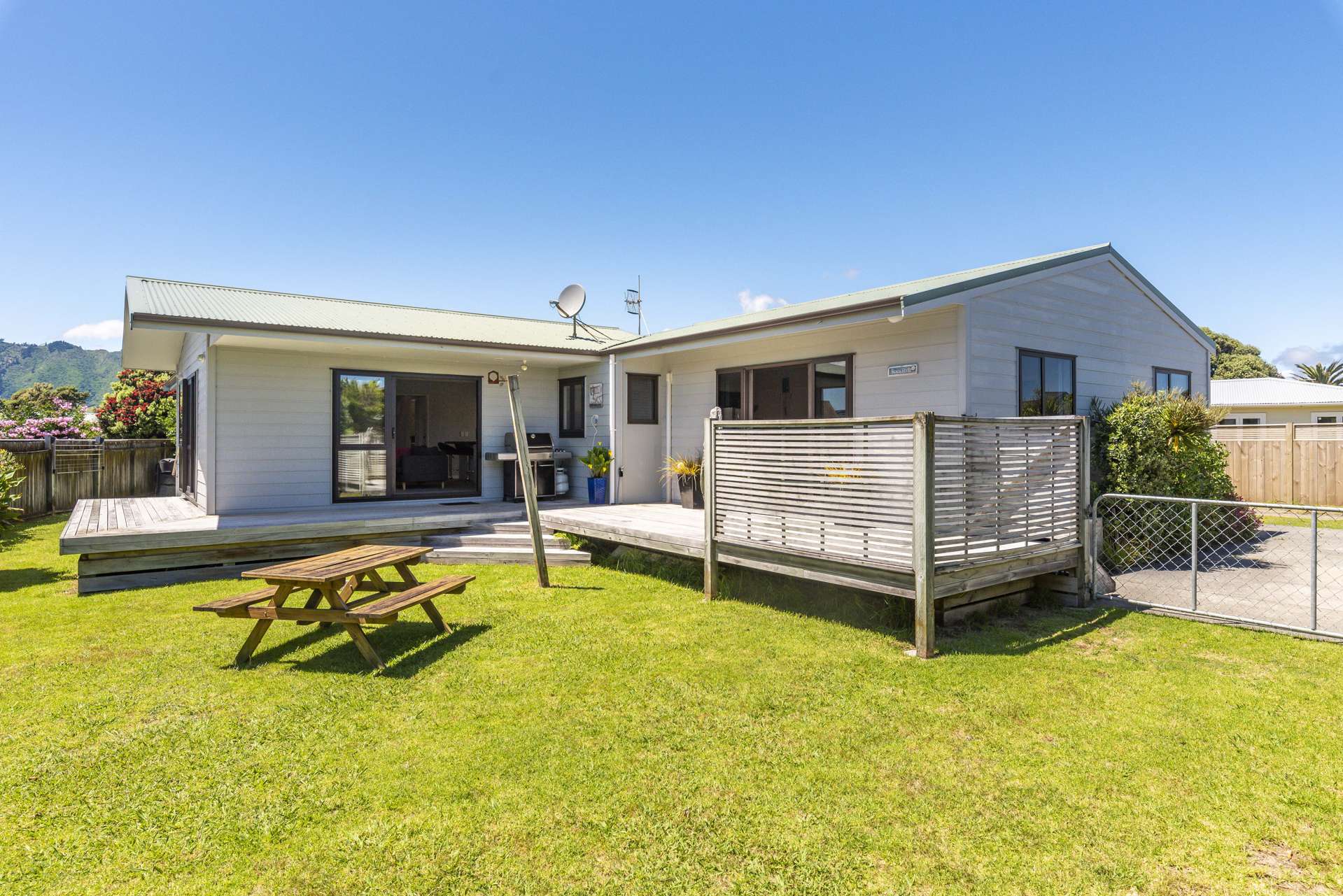 7 Adrian Grove Waikanae Beach_0