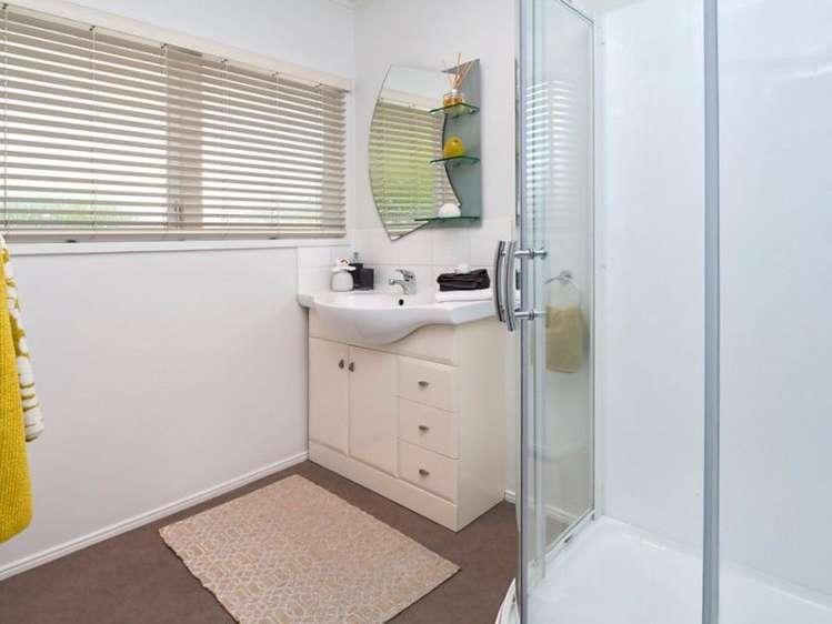 2/11a Baird Street Howick_12