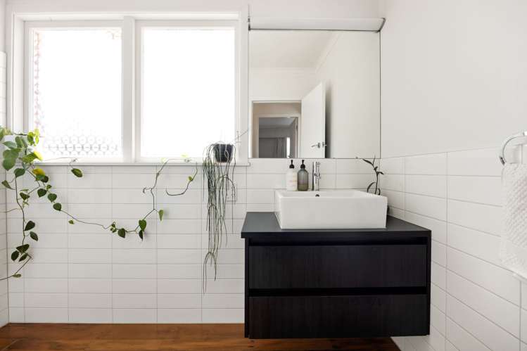 749B River Road Chartwell_12